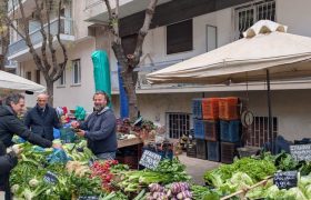 Greens, Culinary Tips & Athenian Wisdom at Nikos Markou’s Kolonaki Stall